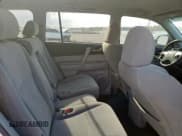 ✅ 2013 Toyota Highlander SE • VIN: 5TDZK3EH5DS135351 • Лот: 82290965. Опубликован ранее на Copart с пробегом 310 206 миль. Бесплатный доступ к архиву аукционных продаж из США и подробный отчёт об истории автомобиля на DreamBid. Изображение 10.