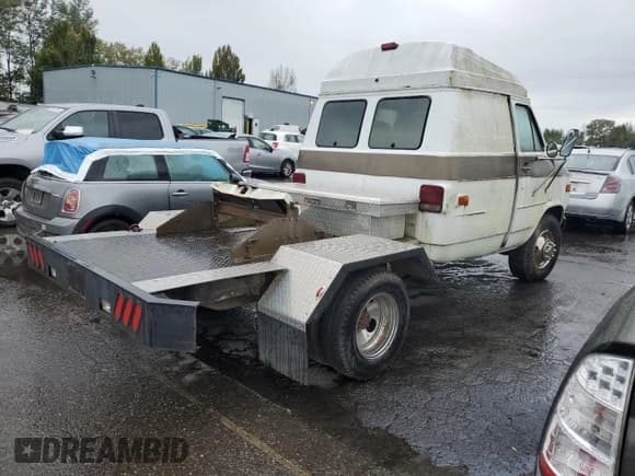 ✅ 1990 Chevrolet Chevy Van • VIN: 2GBEG25K5L4114885 • Lot: 84705545. Wystawiony na Copart z przebiegiem Nie podano. Bezpłatny archiwum sprzedaży aukcyjnych z USA i szczegółowy raport historii pojazdu na DreamBid. Zdjęcie 3.