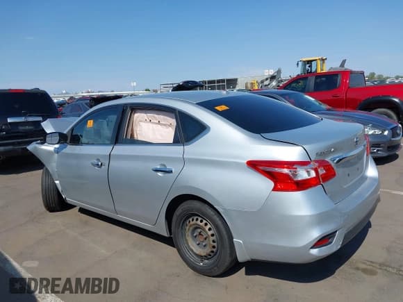 ✅ 2017 Nissan Sentra S • VIN: 3N1AB7AP3HY409102 • Lot: 43073487. Wystawiony na IAAI z przebiegiem Nie podano. Bezpłatny archiwum sprzedaży aukcyjnych z USA i szczegółowy raport historii pojazdu na DreamBid. Zdjęcie 3.
