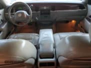 ✅ 2003 Lincoln Town Car Executive • VIN: 1LNHM81W53Y608266 • Lot: 68343405. Wystawiony na Copart z przebiegiem 246 850 mil. Bezpłatny archiwum sprzedaży aukcyjnych z USA i szczegółowy raport historii pojazdu na DreamBid. Zdjęcie 8.