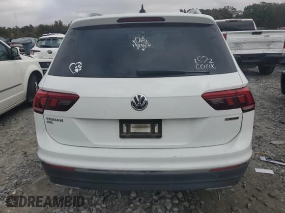 ✅ 2020 Volkswagen Tiguan SE • VIN: 3VV2B7AXXLM006429 • Lot: 90923525. Wystawiony na Copart z przebiegiem 66 300 mil. Bezpłatny archiwum sprzedaży aukcyjnych z USA i szczegółowy raport historii pojazdu na DreamBid. Zdjęcie 6.
