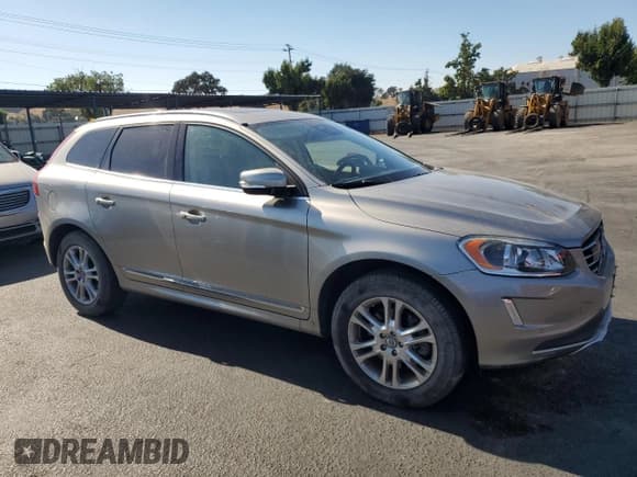 ✅ 2015 Volvo XC60 • VIN: YV426MDC0F2601549 • Lot: 70784415. Wystawiony na Copart z przebiegiem 38 366 mil. Bezpłatny archiwum sprzedaży aukcyjnych z USA i szczegółowy raport historii pojazdu na DreamBid. Zdjęcie 4.