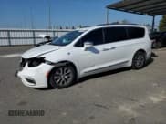 ✅ 2022 Chrysler Pacifica Hybrid Pinnacle • VIN: 2C4RC1N75NR234674 • Лот: 82705285. Опубликован ранее на Copart с пробегом 66 644 миль. Бесплатный доступ к архиву аукционных продаж из США и подробный отчёт об истории автомобиля на DreamBid. Изображение 1.