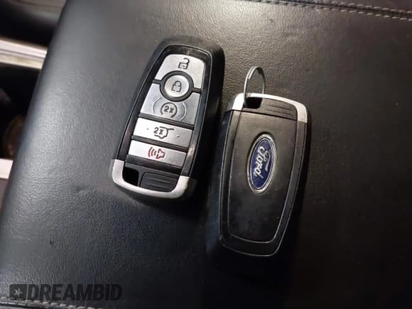 ✅ 2020 Ford Explorer XLT • VIN: 1FMSK8DH2LGA21411 • Lot: 41605079. Wystawiony na IAAI z przebiegiem 74 795 mil. Bezpłatny archiwum sprzedaży aukcyjnych z USA i szczegółowy raport historii pojazdu na DreamBid. Zdjęcie 11.