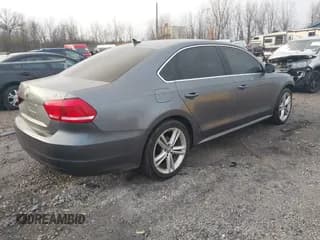 ✅ 2014 Volkswagen Passat SE • VIN: 1VWBT7A32EC070135 • Lot: 43730397. Wystawiony na IAAI z przebiegiem 124 660 mil. Bezpłatny archiwum sprzedaży aukcyjnych z USA i szczegółowy raport historii pojazdu na DreamBid. Zdjęcie 4.
