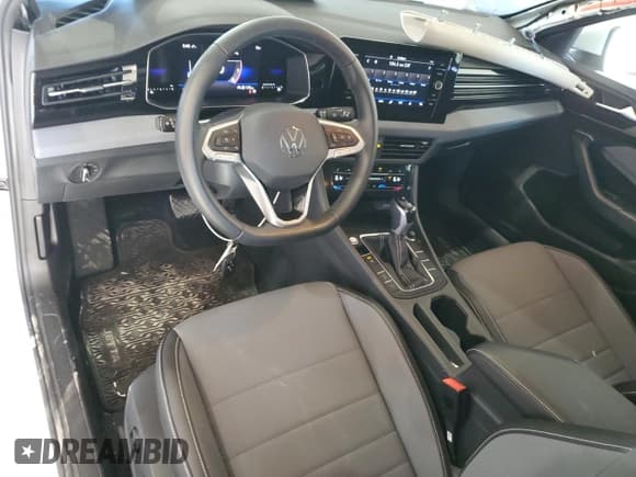 ✅ 2025 Volkswagen Jetta SE • VIN: 3VW7X7BU2SM046803 • Лот: 86322675. Опубликован ранее на Copart с пробегом 7 215 миль. Бесплатный доступ к архиву аукционных продаж из США и подробный отчёт об истории автомобиля на DreamBid. Изображение 8.