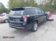 ✅ 2022 Chevrolet Suburban Premier • VIN: 1GNSKFKD4NR340736 • Lot: 40483126. Wystawiony na IAAI z przebiegiem 29 240 mil. Bezpłatny archiwum sprzedaży aukcyjnych z USA i szczegółowy raport historii pojazdu na DreamBid. Zdjęcie 4.