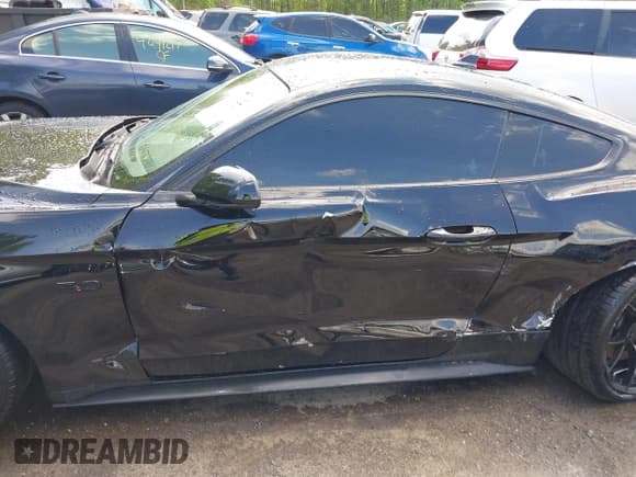 ✅ 2022 Ford Mustang GT • VIN: 1FA6P8CF3N5133730 • Lot: 42150173. Listed on IAAI with 43,233 mi. Free auction sales archive from the USA and detailed vehicle history report at DreamBid. Image 14.