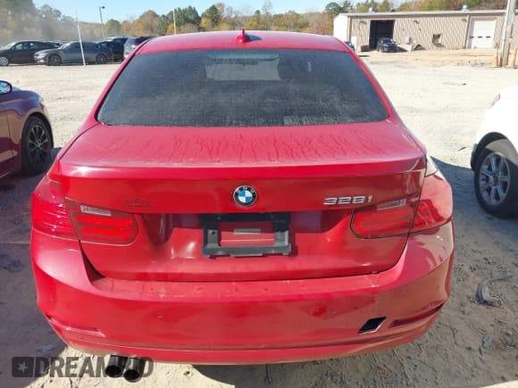 ✅ 2015 BMW 3 Series 328i • VIN: WBA3A5G52FNS86354 • Lot: 43585165. Wystawiony na IAAI z przebiegiem 138 452 mil. Bezpłatny archiwum sprzedaży aukcyjnych z USA i szczegółowy raport historii pojazdu na DreamBid. Zdjęcie 16.