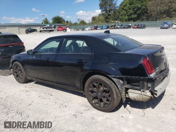 ✅ 2019 Chrysler 300 S • VIN: 2C3CCAGG3KH542824 • Лот: 82112175. Опубликован ранее на Copart с пробегом 134 090 миль. Бесплатный доступ к архиву аукционных продаж из США и подробный отчёт об истории автомобиля на DreamBid. Изображение 2.