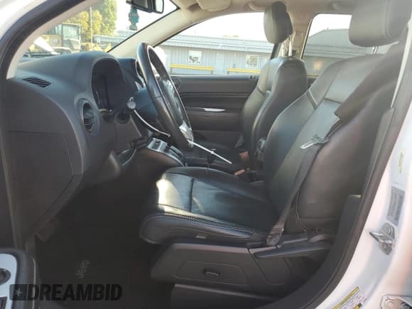 ✅ 2017 Jeep Compass High Altitude • VIN: 1C4NJDEB3HD188683 • Lot: 82656925. Wystawiony na Copart z przebiegiem 80 957 mil. Bezpłatny archiwum sprzedaży aukcyjnych z USA i szczegółowy raport historii pojazdu na DreamBid. Zdjęcie 7.