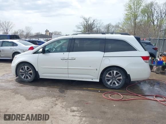 ✅ 2014 Honda Odyssey Touring • VIN: 5FNRL5H94EB057681 • Lot: 41828000. Listed on IAAI with 249,350 mi. Free auction sales archive from the USA and detailed vehicle history report at DreamBid. Image 15.