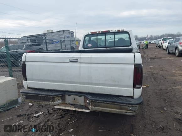 ✅ 1996 Ford F-250 • VIN: 1FTHF25HXTEA54523 • Lot: 41646186. Wystawiony na IAAI z przebiegiem 206 050 mil. Bezpłatny archiwum sprzedaży aukcyjnych z USA i szczegółowy raport historii pojazdu na DreamBid. Zdjęcie 16.