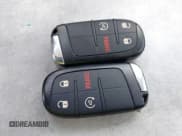 ✅ 2023 Jeep Renegade Latitude • VIN: ZACNJDB12PPP44149 • Lot: 42527332. Wystawiony na IAAI z przebiegiem 23 557 mil. Bezpłatny archiwum sprzedaży aukcyjnych z USA i szczegółowy raport historii pojazdu na DreamBid. Zdjęcie 11.