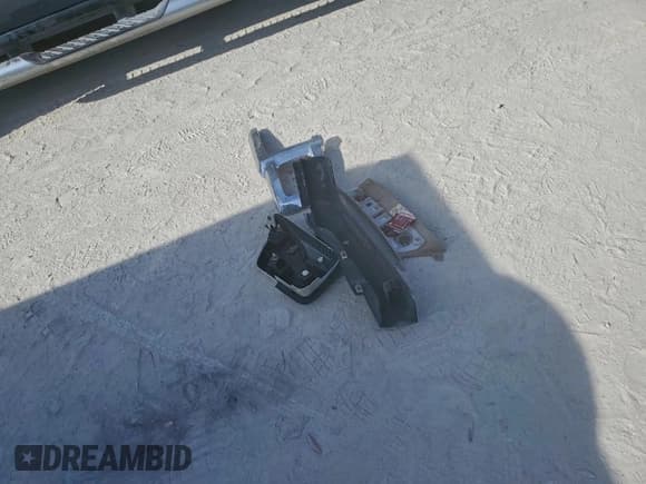 ✅ 2008 Hummer H3 Luxury • VIN: 5GTEN13E188175643 • Lot: 93955015. Wystawiony na Copart z przebiegiem 354 661 mil. Bezpłatny archiwum sprzedaży aukcyjnych z USA i szczegółowy raport historii pojazdu na DreamBid. Zdjęcie 13.