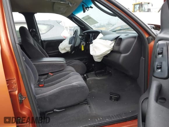 ✅ 2000 Dodge Dakota Sport • VIN: 1B7GG2AN7YS645552 • Lot: 41811635. Wystawiony na IAAI z przebiegiem 194 498 mil. Bezpłatny archiwum sprzedaży aukcyjnych z USA i szczegółowy raport historii pojazdu na DreamBid. Zdjęcie 5.