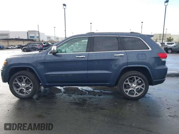 ✅ 2019 Jeep Grand Cherokee Overland • VIN: 1C4RJFCG6KC726690 • Lot: 41421299. Wystawiony na IAAI z przebiegiem 116 190 mil. Bezpłatny archiwum sprzedaży aukcyjnych z USA i szczegółowy raport historii pojazdu na DreamBid. Zdjęcie 15.