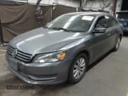 ✅ 2015 Volkswagen Passat S • VIN: 1VWAT7A30FC062452 • Лот: 43369050. Опубликован ранее на IAAI с пробегом 112 534 миль. Бесплатный доступ к архиву аукционных продаж из США и подробный отчёт об истории автомобиля на DreamBid. Изображение 2.