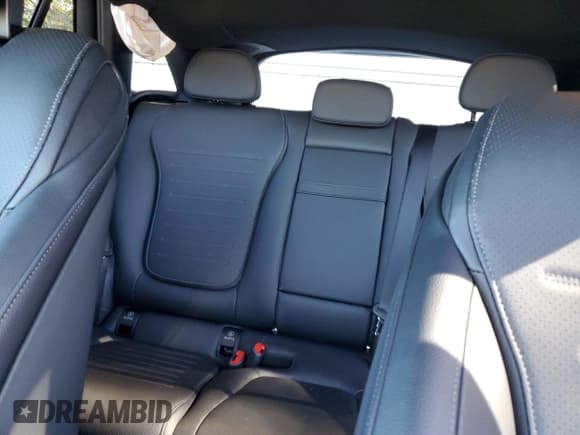 ✅ 2025 Mercedes-Benz GLC 300 • VIN: W1NKM4HB1SF345086 • Lot: 85870595. Wystawiony na Copart z przebiegiem 3 985 mil. Bezpłatny archiwum sprzedaży aukcyjnych z USA i szczegółowy raport historii pojazdu na DreamBid. Zdjęcie 10.