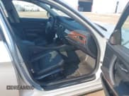 ✅ 2011 BMW 3 Series 328i xDrive • VIN: WBAPK7G55BNN78374 • Lot: 42438297. Wystawiony na IAAI z przebiegiem 88 498 mil. Bezpłatny archiwum sprzedaży aukcyjnych z USA i szczegółowy raport historii pojazdu na DreamBid. Zdjęcie 5.