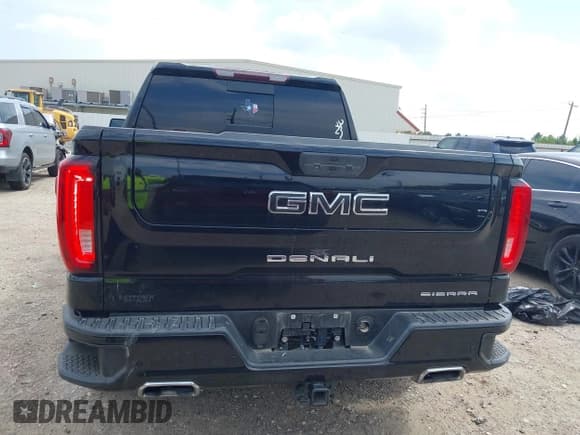 ✅ 2021 GMC Sierra 1500 Denali • VIN: 3GTP8FED4MG233984 • Lot: 43056259. Wystawiony na IAAI z przebiegiem 72 256 mil. Bezpłatny archiwum sprzedaży aukcyjnych z USA i szczegółowy raport historii pojazdu na DreamBid. Zdjęcie 16.