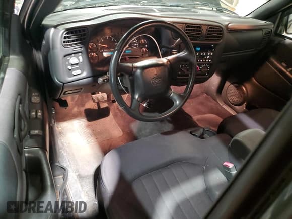 ✅ 2003 Chevrolet S-10 Work Truck • VIN: 1GCCS14XX38271108 • Лот: 52183085. Опубликован ранее на Copart с пробегом 84 177 миль. Бесплатный доступ к архиву аукционных продаж из США и подробный отчёт об истории автомобиля на DreamBid. Изображение 8.