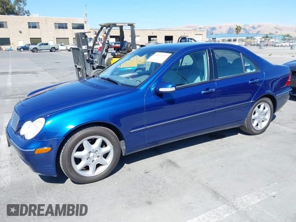 ✅ 2004 Mercedes-Benz C 240 • VIN: WDBRF61J94A566723 • Lot: 42637707. Wystawiony na IAAI z przebiegiem 108 563 mil. Bezpłatny archiwum sprzedaży aukcyjnych z USA i szczegółowy raport historii pojazdu na DreamBid. Zdjęcie 2.