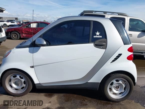 ✅ 2012 Smart fortwo Pure • VIN: WMEEJ3BA2CK562051 • Лот: 43693987. Опубликован ранее на IAAI с пробегом 92 418 миль. Бесплатный доступ к архиву аукционных продаж из США и подробный отчёт об истории автомобиля на DreamBid. Изображение 14.