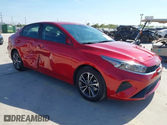 ✅ 2024 Kia Forte LXS • VIN: 3KPF24AD9RE768884 • Lot: 43324097. Wystawiony na IAAI z przebiegiem 15 257 mil. Bezpłatny archiwum sprzedaży aukcyjnych z USA i szczegółowy raport historii pojazdu na DreamBid. Zdjęcie 1.