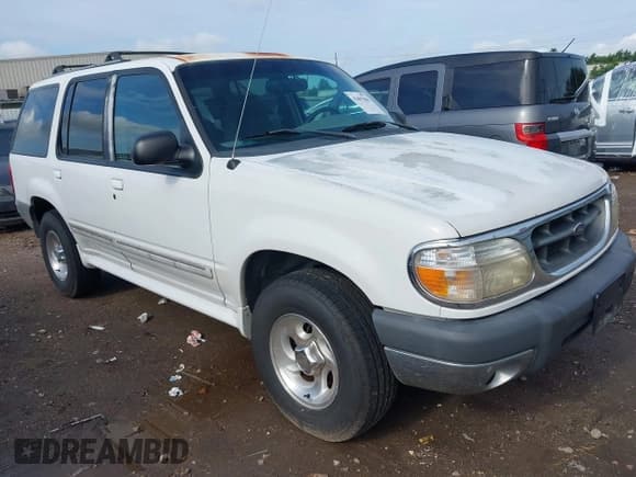 ✅ 1999 Ford Explorer XLT • VIN: 1FMZU32E9XZB70428 • Лот: 42697066. Опубликован ранее на IAAI с пробегом 183 745 миль. Бесплатный доступ к архиву аукционных продаж из США и подробный отчёт об истории автомобиля на DreamBid. Изображение 1.