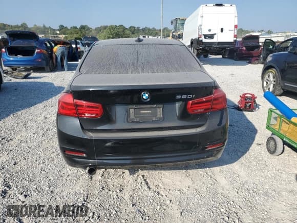 ✅ 2017 BMW 3 Series 320i • VIN: WBA8E1G34HNU16087 • Лот: 81162315. Опубликован ранее на Copart с пробегом Не указан. Бесплатный доступ к архиву аукционных продаж из США и подробный отчёт об истории автомобиля на DreamBid. Изображение 6.