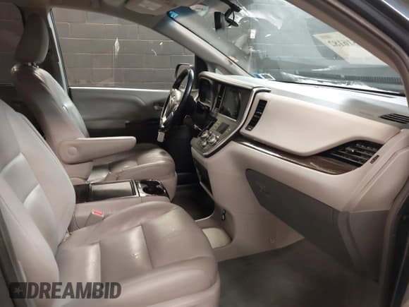 ✅ 2017 Toyota Sienna XLE • VIN: 5TDDZ3DC5HS164964 • Lot: 41516182. Listed on IAAI with 62,287 mi. Free auction sales archive from the USA and detailed vehicle history report at DreamBid. Image 5.