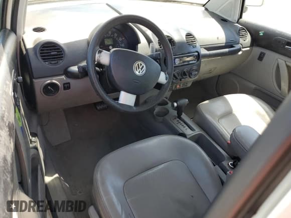 ✅ 2000 Volkswagen Beetle GLS • VIN: 3VWCC21C0YM450102 • Лот: 64883205. Опубликован ранее на Copart с пробегом 96 146 миль. Бесплатный доступ к архиву аукционных продаж из США и подробный отчёт об истории автомобиля на DreamBid. Изображение 8.