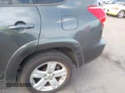 ✅ 2006 Toyota RAV4 Sport • VIN: JTMZK32V665004027 • Lot: 43130833. Wystawiony na IAAI z przebiegiem 162 430 mil. Bezpłatny archiwum sprzedaży aukcyjnych z USA i szczegółowy raport historii pojazdu na DreamBid. Zdjęcie 6.