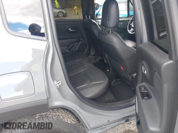 ✅ 2022 Jeep Renegade Trailhawk • VIN: ZACNJDC19NPN46986 • Lot: 43572563. Listed on IAAI with 82,228 mi. Free auction sales archive from the USA and detailed vehicle history report at DreamBid. Image 8.