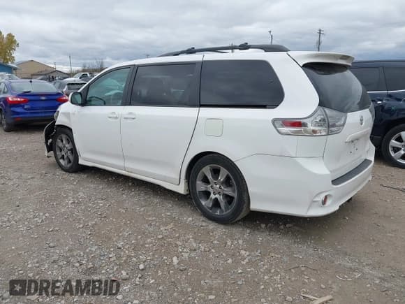 ✅ 2012 Toyota Sienna SE • VIN: 5TDXK3DC5CS204342 • Lot: 43501279. Listed on IAAI with 267,839 mi. Free auction sales archive from the USA and detailed vehicle history report at DreamBid. Image 3.