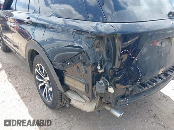 ✅ 2022 Ford Explorer ST-Line • VIN: 1FMSK7KH7NGB05501 • Lot: 41989567. Wystawiony na IAAI z przebiegiem 58 895 mil. Bezpłatny archiwum sprzedaży aukcyjnych z USA i szczegółowy raport historii pojazdu na DreamBid. Zdjęcie 19.