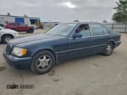 ✅ 1998 Mercedes-Benz S 320/430/500 • VIN: WDBGA43G2WA390211 • Лот: 93991285. Опубликован ранее на Copart с пробегом 324 577 миль. Бесплатный доступ к архиву аукционных продаж из США и подробный отчёт об истории автомобиля на DreamBid. Изображение 1.