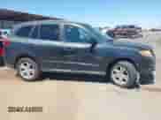 2010 Hyundai Santa Fe SE z VIN 5NMSH4AGXAH361919, wystawiony jako IAAI lot #43303217 z przebiegiem 158 847 mil mil oraz . Historia ofert i sprzedaży dostępna na DreamBid. Obrazek 13.