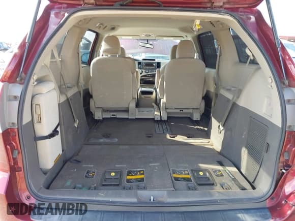 ✅ 2014 Toyota Sienna LE • VIN: 5TDKK3DC0ES414683 • Lot: 43707898. Listed on IAAI with 112,609 mi. Free auction sales archive from the USA and detailed vehicle history report at DreamBid. Image 17.
