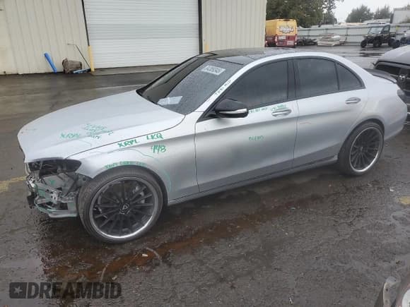 ✅ 2015 Mercedes-Benz C 300 Luxury • VIN: 55SWF4KB1FU023505 • Лот: 84389345. Опубликован ранее на Copart с пробегом 70 152 миль. Бесплатный доступ к архиву аукционных продаж из США и подробный отчёт об истории автомобиля на DreamBid. Изображение 1.