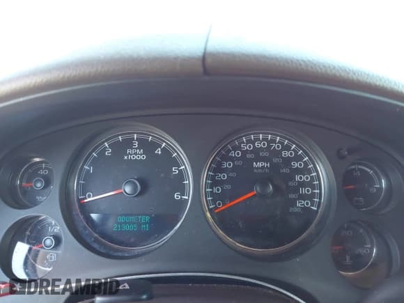 ✅ 2013 Chevrolet Suburban LT • VIN: 1GNSCJE05DR374014 • Лот: 43646383. Опубликован ранее на IAAI с пробегом 213 005 миль. Бесплатный доступ к архиву аукционных продаж из США и подробный отчёт об истории автомобиля на DreamBid. Изображение 7.