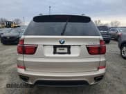 ✅ 2013 BMW X5 xDrive50i • VIN: 5UXZV8C50D0C15786 • Lot: 45187975. Wystawiony na Copart z przebiegiem 132 344 mil. Bezpłatny archiwum sprzedaży aukcyjnych z USA i szczegółowy raport historii pojazdu na DreamBid. Zdjęcie 6.