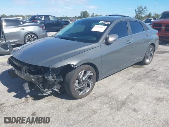 ✅ 2025 Hyundai Elantra SEL Convenience • VIN: KMHLS4DG0SU923902 • Лот: 43874032. Опубликован ранее на IAAI с пробегом 25 330 миль. Бесплатный доступ к архиву аукционных продаж из США и подробный отчёт об истории автомобиля на DreamBid. Изображение 2.