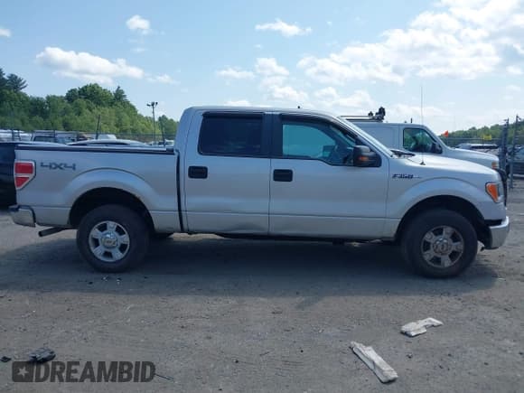 ✅ 2009 Ford F-150 XL • VIN: 1FTPW14VX9FB31407 • Lot: 42543322. Wystawiony na IAAI z przebiegiem 86 912 mil. Bezpłatny archiwum sprzedaży aukcyjnych z USA i szczegółowy raport historii pojazdu na DreamBid. Zdjęcie 13.