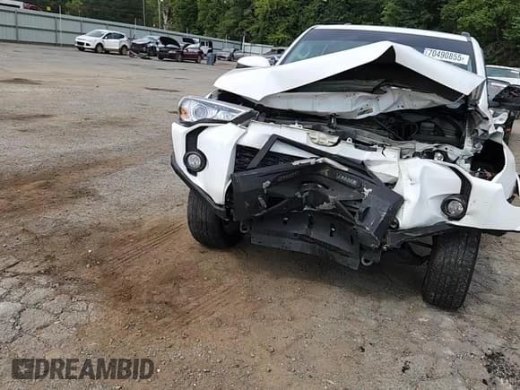 ✅ 2018 Toyota 4Runner SR5 • VIN: JTEZU5JR1J5186864 • Лот: 70490855. Опубликован ранее на Copart с пробегом 95 986 миль. Бесплатный доступ к архиву аукционных продаж из США и подробный отчёт об истории автомобиля на DreamBid. Изображение 14.