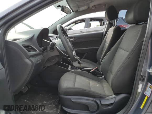 ✅ 2020 Hyundai Accent SE • VIN: 3KPC24A67LE112937 • Lot: 70508744. Wystawiony na Copart z przebiegiem 73 252 mil mil. Skorzystaj z bezpłatnego archiwum sprzedaży aukcyjnych z USA i zobacz szczegółowy raport historii pojazdu na DreamBid. Zdjęcie 7.