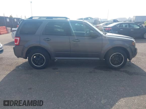 ✅ 2011 Ford Escape XLT • VIN: 1FMCU9D78BKC39019 • Лот: 41903813. Опубликован ранее на IAAI с пробегом 226 401 миль. Бесплатный доступ к архиву аукционных продаж из США и подробный отчёт об истории автомобиля на DreamBid. Изображение 13.
