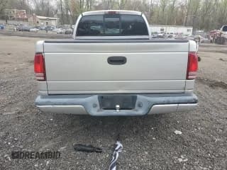✅ 2002 Dodge Dakota Sport • VIN: 1B7HL38X62S562179 • Lot: 52493495. Wystawiony na Copart z przebiegiem Nie podano. Bezpłatny archiwum sprzedaży aukcyjnych z USA i szczegółowy raport historii pojazdu na DreamBid. Zdjęcie 6.