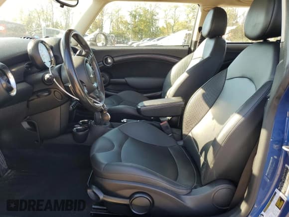 ✅ 2012 MINI Hardtop S • VIN: WMWSV3C5XCTY16779 • Lot: 89801015. Wystawiony na Copart z przebiegiem 128 122 mil. Bezpłatny archiwum sprzedaży aukcyjnych z USA i szczegółowy raport historii pojazdu na DreamBid. Zdjęcie 7.